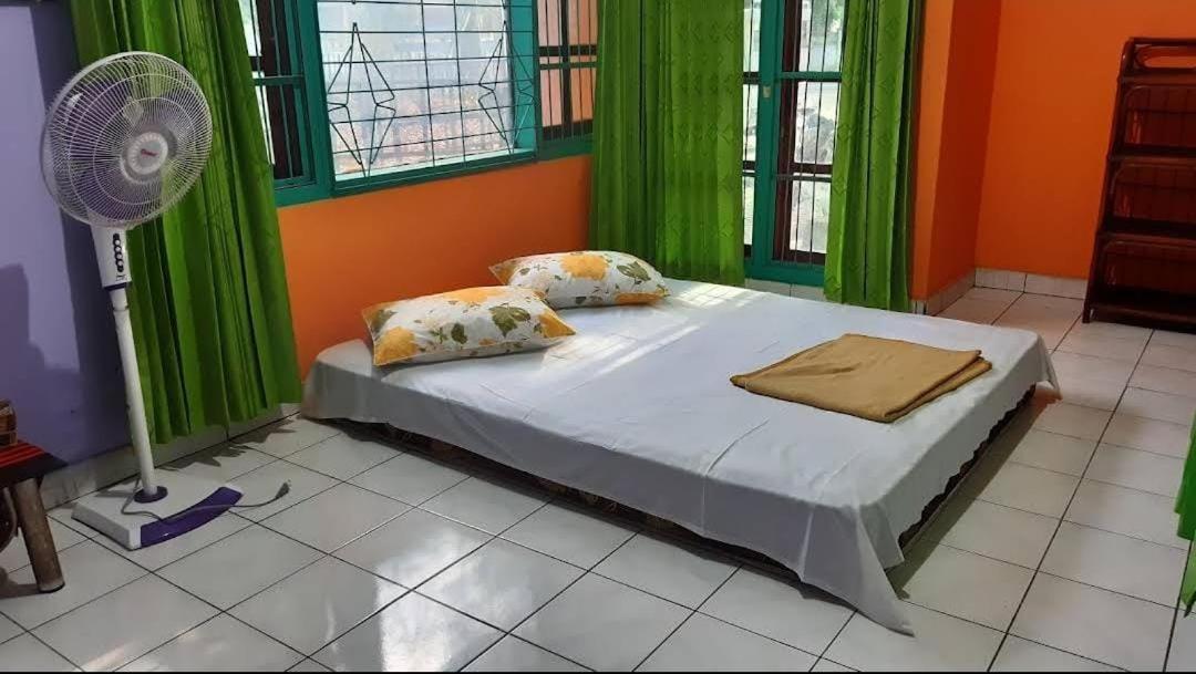 Guest House Dorm Floressa Maumere Extérieur photo