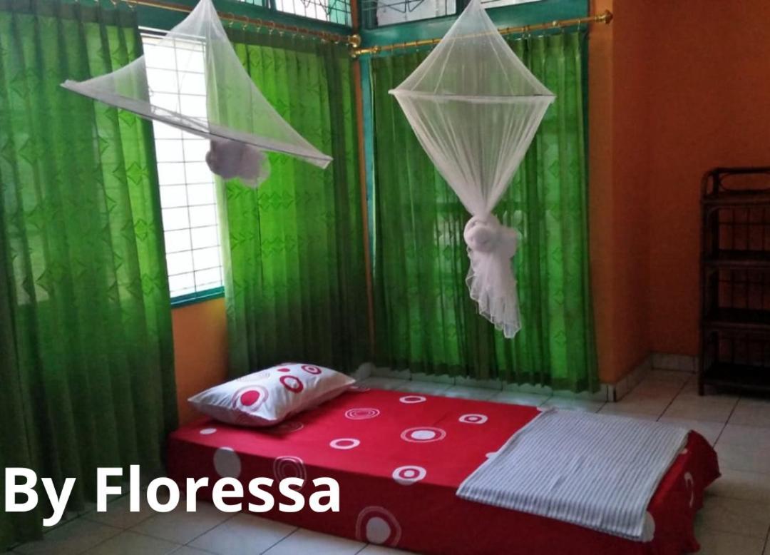 Guest House Dorm Floressa Maumere Extérieur photo